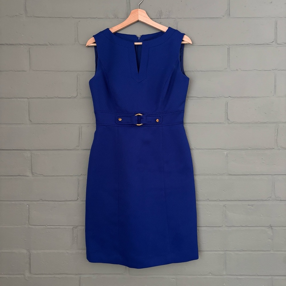 Tahari Arthur S. Levine Blue Sheath Dress Gold Buckle Size 4 Career Workwear